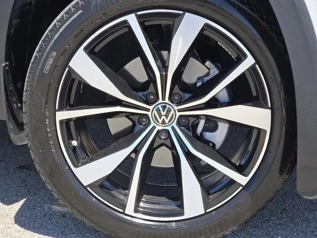 2024 Volkswagen Atlas Cross Sport 2.0T SEL Premium R-Line