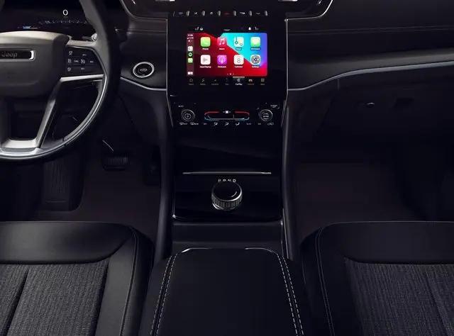 2026 Jeep Grand Cherokee Laredo 4x2