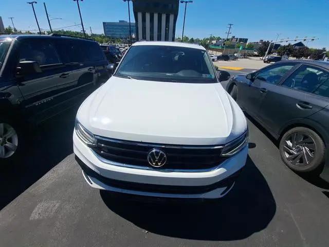 2022 Volkswagen Tiguan 2.0T SE R-Line Black