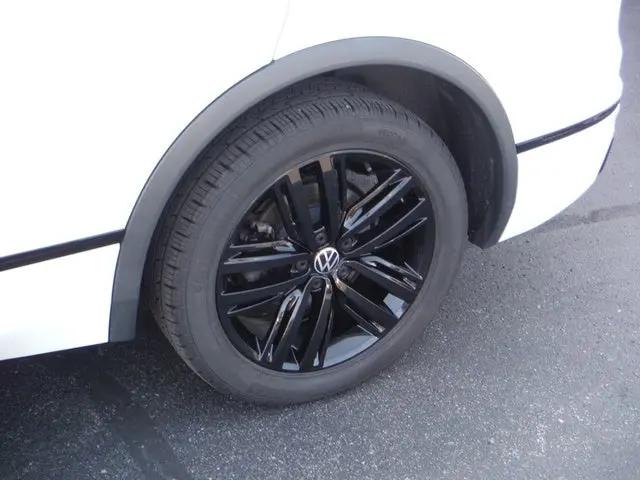 2022 Volkswagen Tiguan 2.0T SE R-Line Black