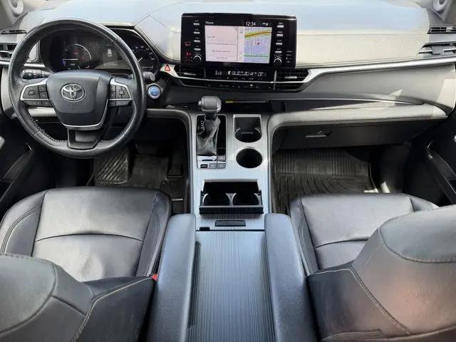 2024 Toyota Sienna Woodland Edition
