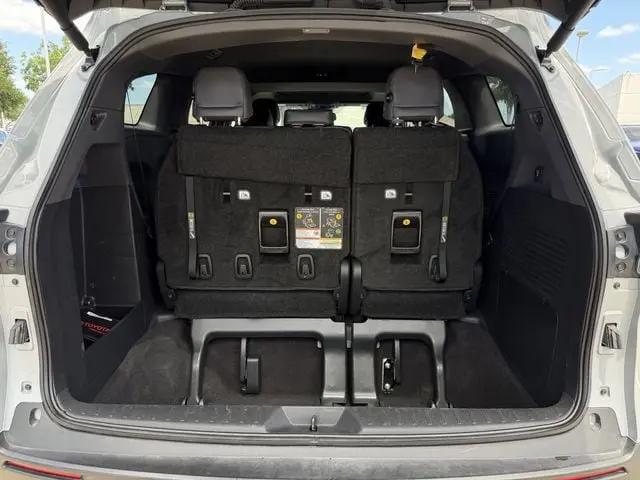 2024 Toyota Sienna Woodland Edition
