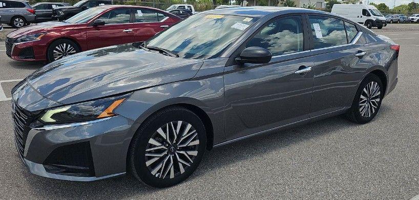 2025 Nissan Altima SV FWD