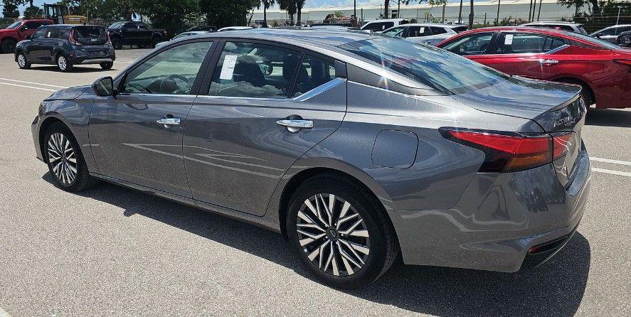 2025 Nissan Altima SV FWD