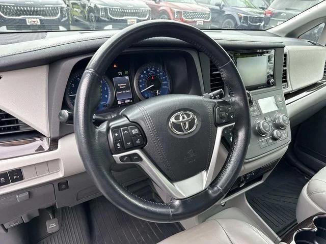 2020 Toyota Sienna XLE