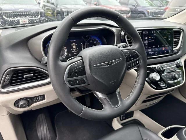 2024 Chrysler Pacifica Touring L 2024 Chrysler Pacifica Touring L