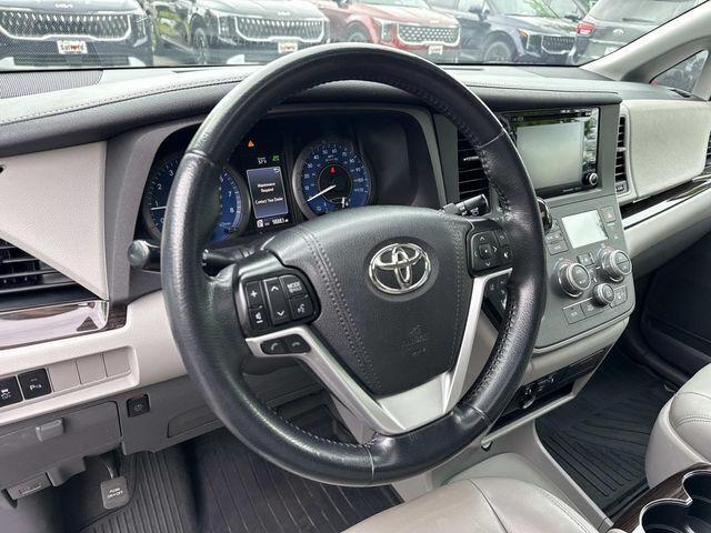 2020 Toyota Sienna XLE