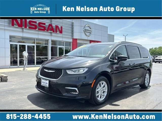 2022 Chrysler Pacifica Touring L for sale in Dixon, IL
