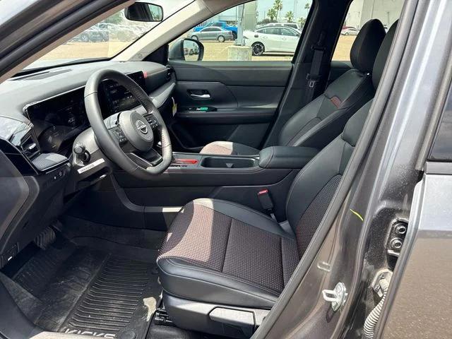 2025 Nissan Kicks SR FWD