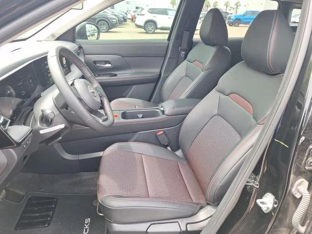2025 Nissan Kicks SR FWD