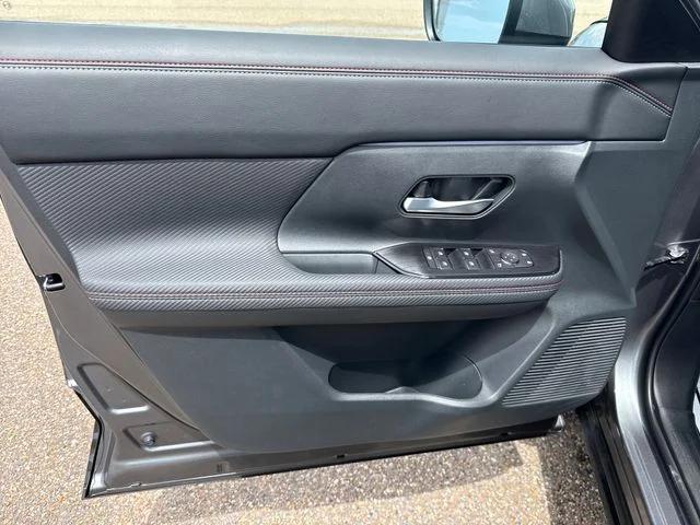 2025 Nissan Kicks SR FWD