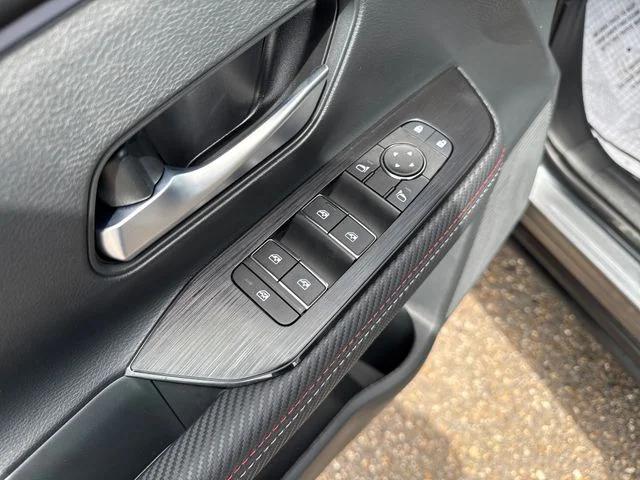 2025 Nissan Kicks SR FWD