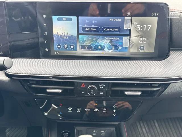 2025 Nissan Kicks SR FWD