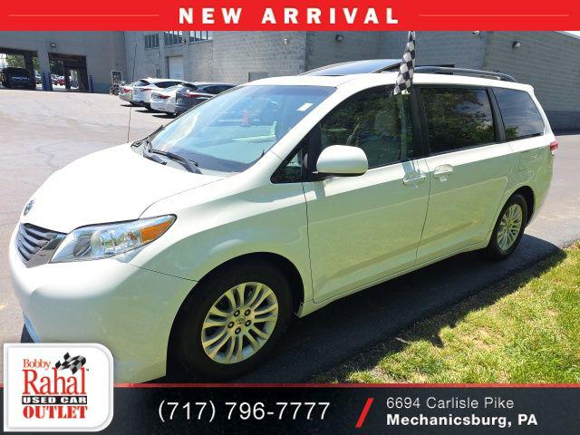 2014 Toyota Sienna XLE V6 8 Passenger