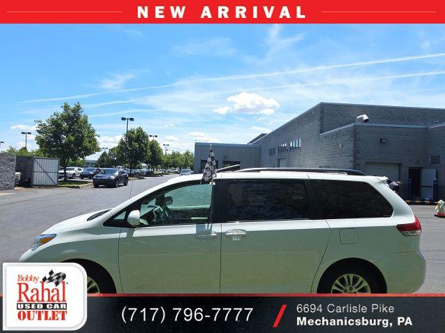 2014 Toyota Sienna XLE V6 8 Passenger