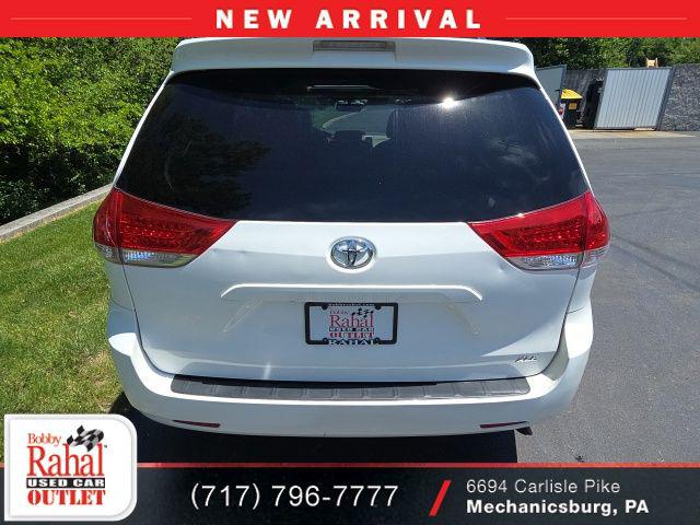 2014 Toyota Sienna XLE V6 8 Passenger