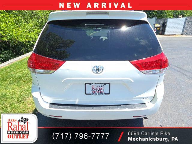 2014 Toyota Sienna XLE V6 8 Passenger