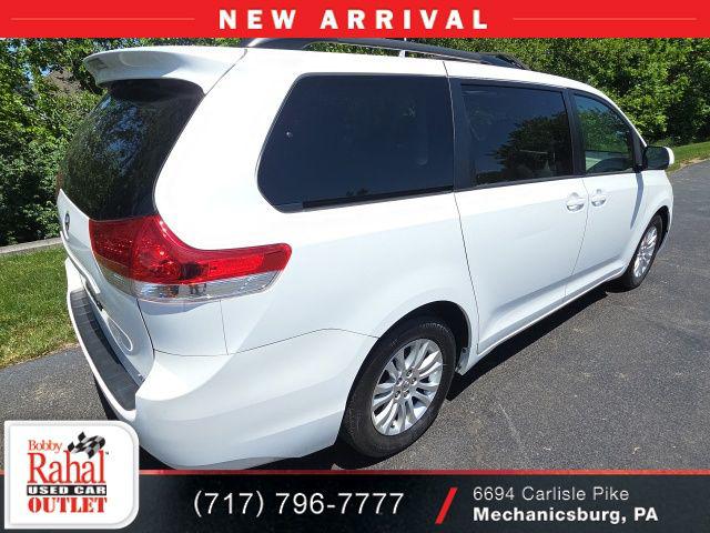 2014 Toyota Sienna XLE V6 8 Passenger