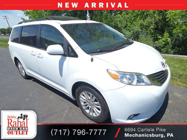 2014 Toyota Sienna XLE V6 8 Passenger