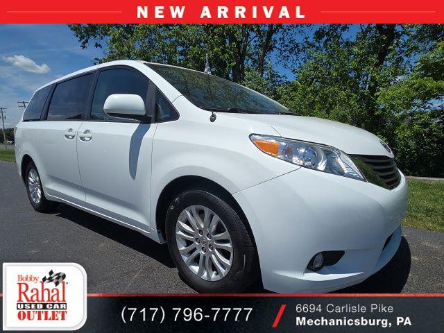 2014 Toyota Sienna XLE V6 8 Passenger