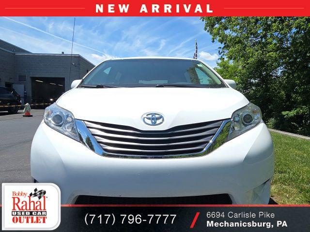 2014 Toyota Sienna XLE V6 8 Passenger