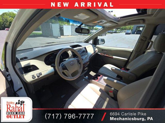 2014 Toyota Sienna XLE V6 8 Passenger