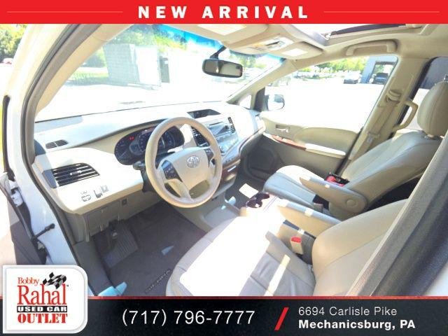 2014 Toyota Sienna XLE V6 8 Passenger