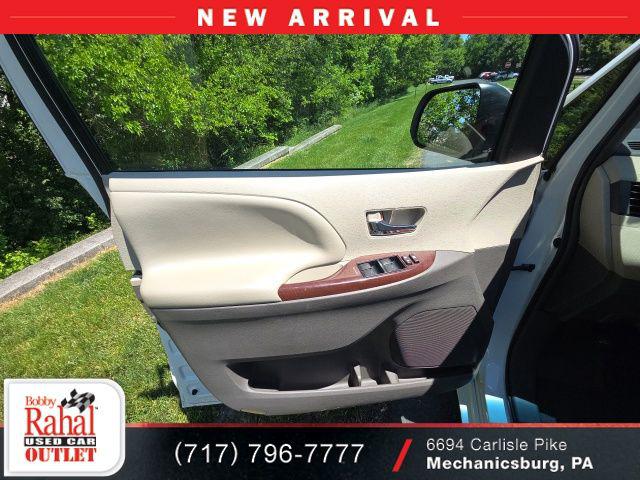2014 Toyota Sienna XLE V6 8 Passenger