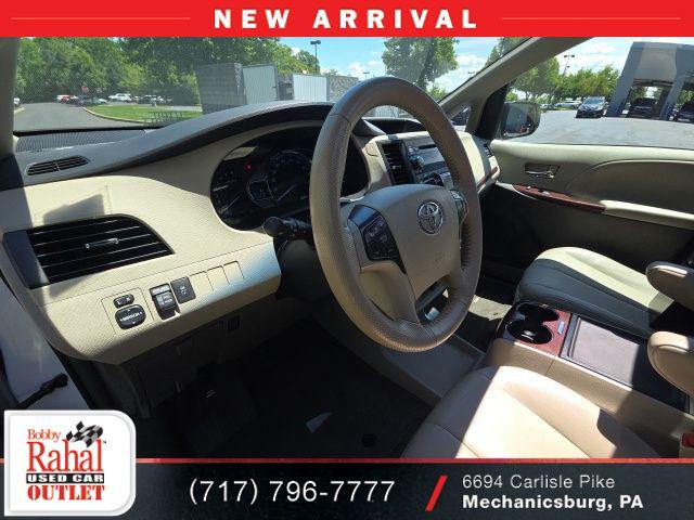 2014 Toyota Sienna XLE V6 8 Passenger