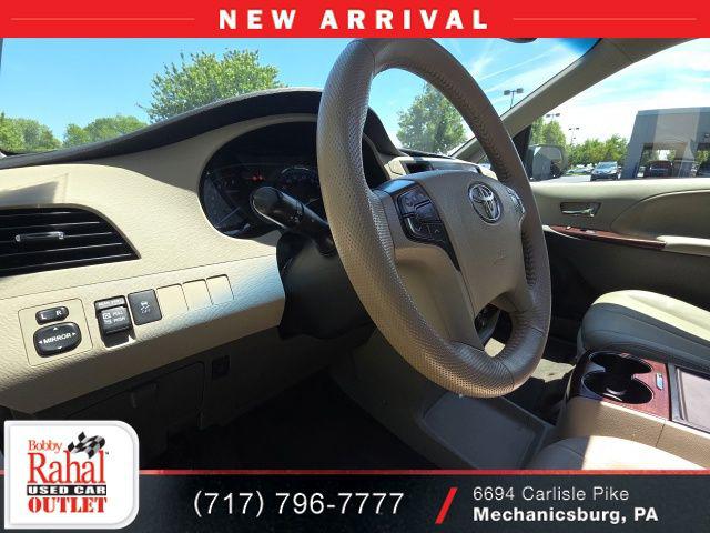 2014 Toyota Sienna XLE V6 8 Passenger