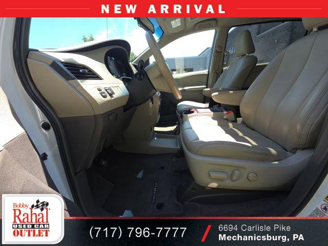 2014 Toyota Sienna XLE V6 8 Passenger