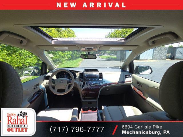 2014 Toyota Sienna XLE V6 8 Passenger