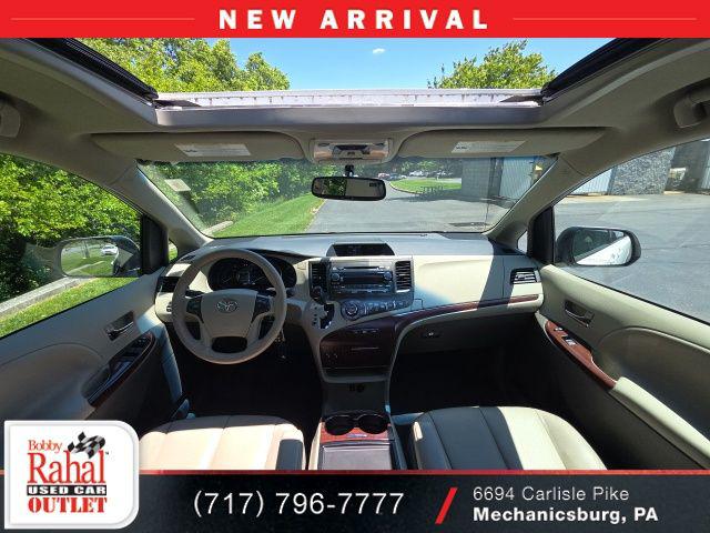 2014 Toyota Sienna XLE V6 8 Passenger