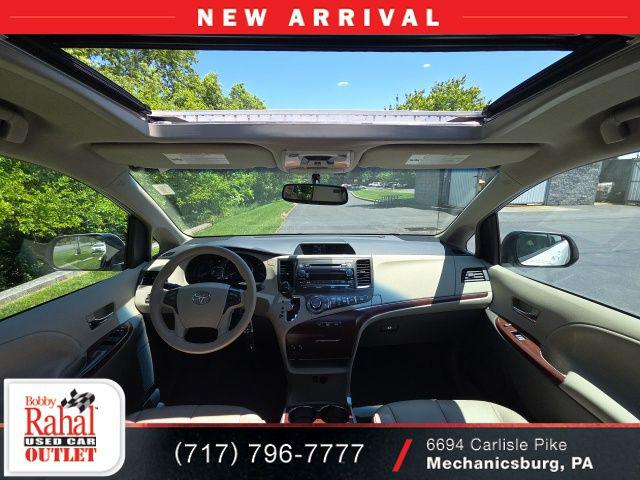 2014 Toyota Sienna XLE V6 8 Passenger