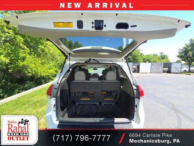 2014 Toyota Sienna XLE V6 8 Passenger