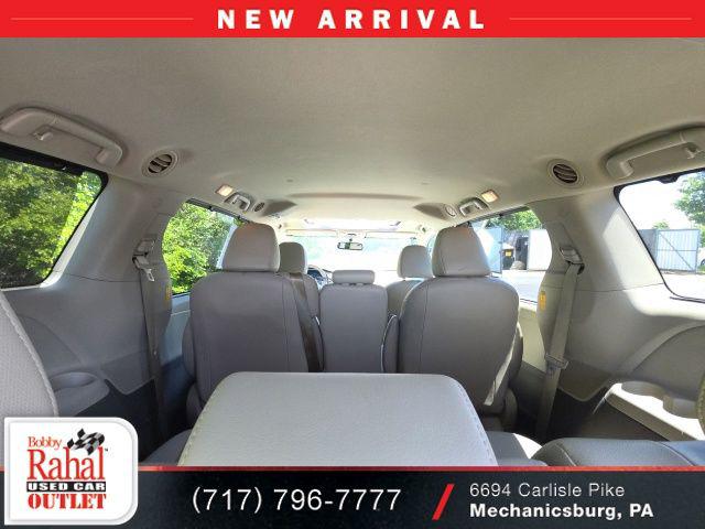 2014 Toyota Sienna XLE V6 8 Passenger