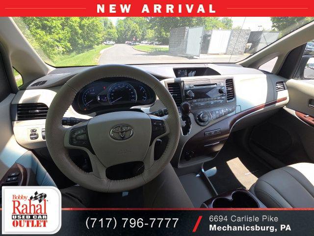 2014 Toyota Sienna XLE V6 8 Passenger