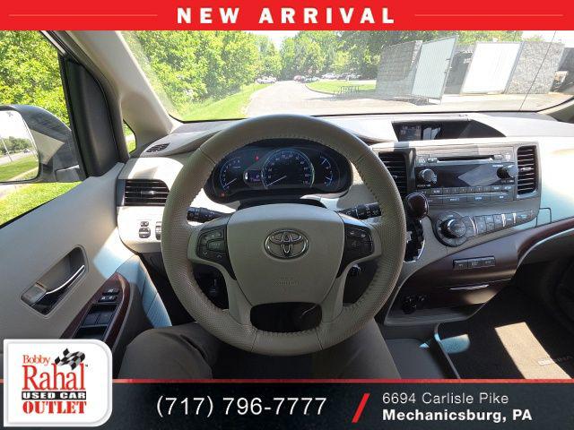2014 Toyota Sienna XLE V6 8 Passenger