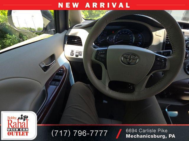 2014 Toyota Sienna XLE V6 8 Passenger