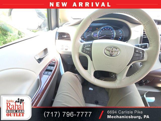 2014 Toyota Sienna XLE V6 8 Passenger