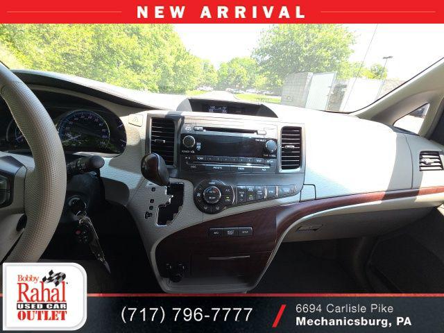 2014 Toyota Sienna XLE V6 8 Passenger