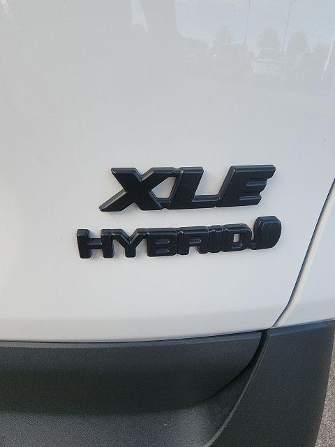 2020 Toyota RAV4 Hybrid XLE