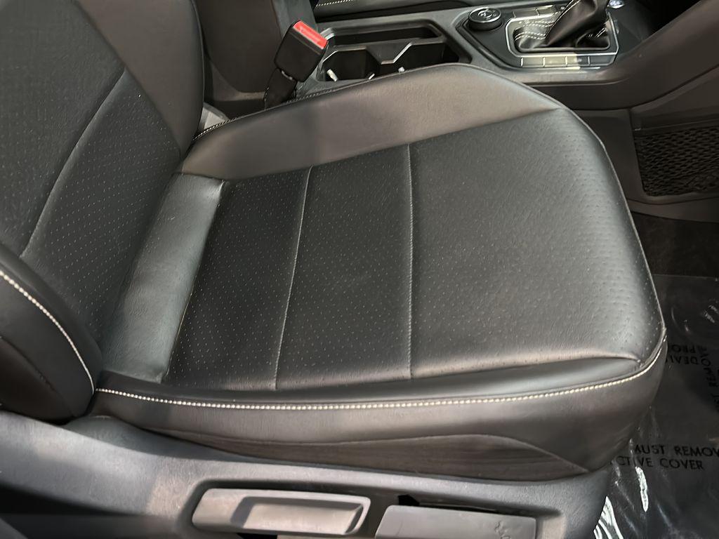 2021 Volkswagen Tiguan SE - Photo 17