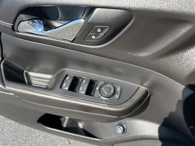 2023 GMC Acadia AWD SLT