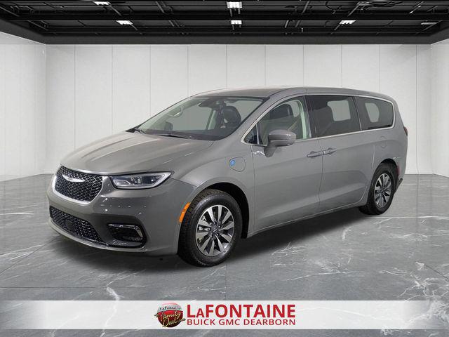 2022 Chrysler Pacifica Hybrid Touring L for sale in Dearborn, MI