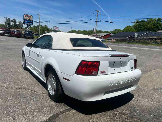 2000 Ford Mustang Base