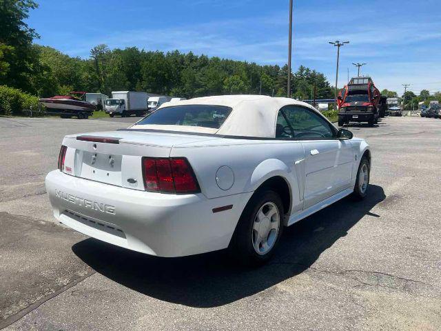 2000 Ford Mustang Base