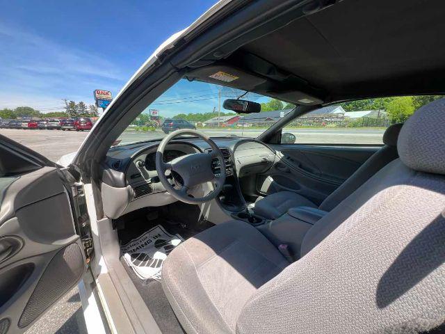 2000 Ford Mustang Base