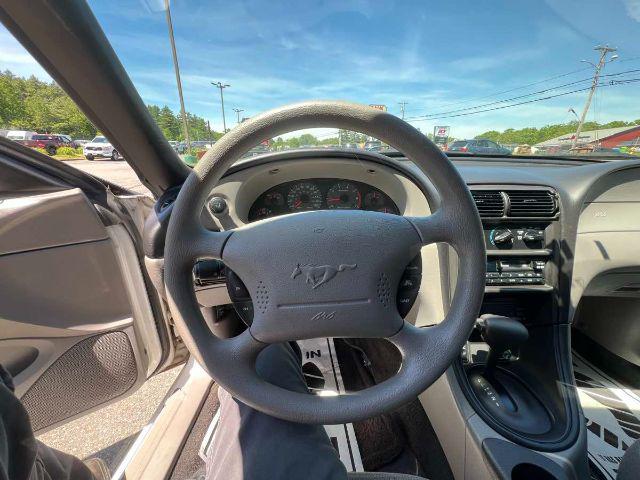 2000 Ford Mustang Base
