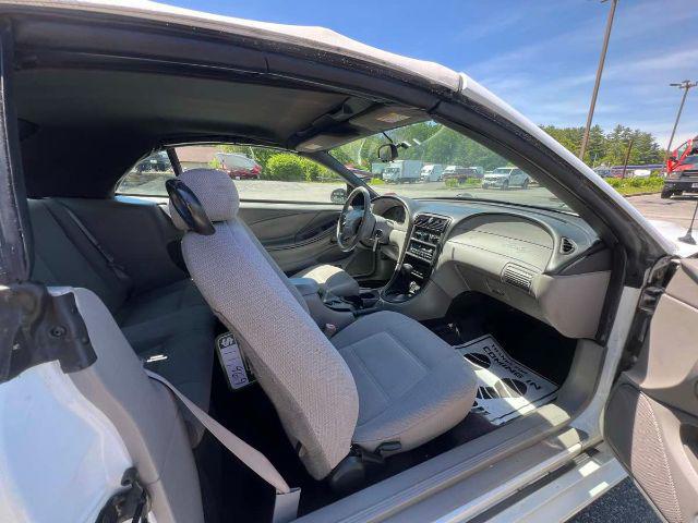 2000 Ford Mustang Base